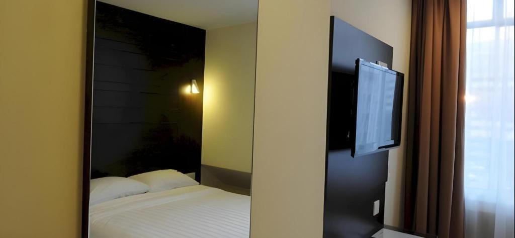 Cathay Hotel Kota Kinabalu Dış mekan fotoğraf