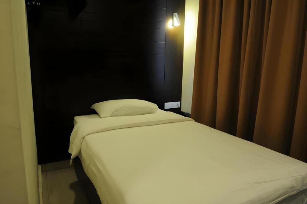 Cathay Hotel Kota Kinabalu Dış mekan fotoğraf