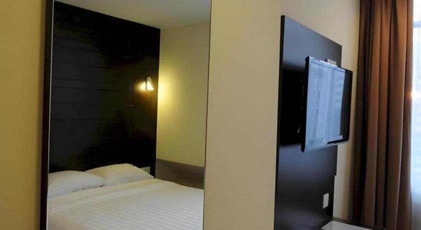 Cathay Hotel Kota Kinabalu Dış mekan fotoğraf